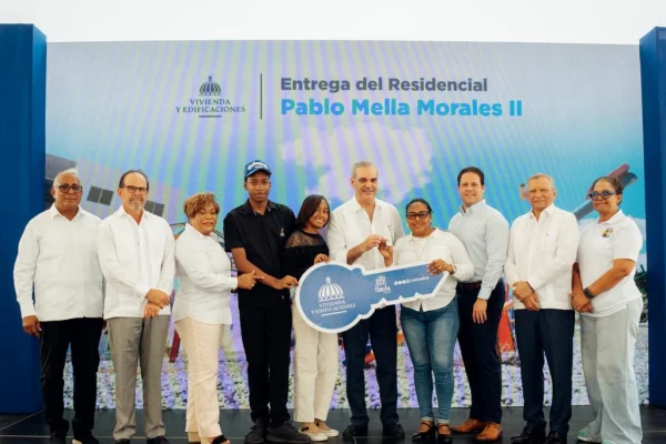 Abinader y Ministro Bonilla entregan 95 nuevas viviendas en Pedro Brand