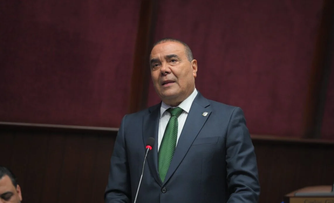 Diputado Alcibíades Tavárez cuestiona inversión de RD$200 millones en tramo de calle en SPM