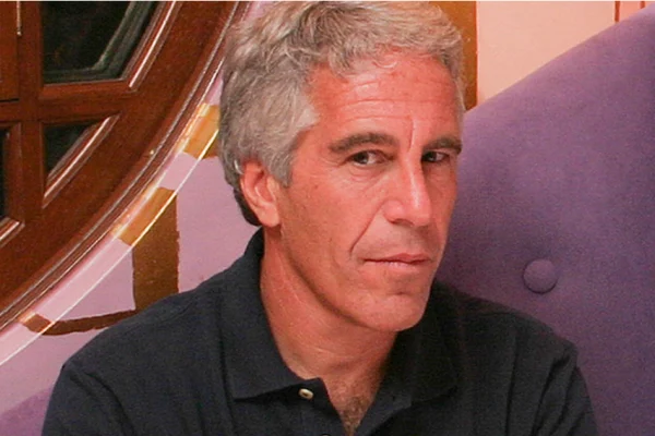 Jeffrey Epstein pidió millones a un magnate mediante correos amenazantes antes de su arresto