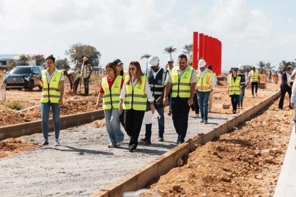 Carolina Mejía inspecciona los trabajos que desarrolla la Alcaldía del DN en la ciudad