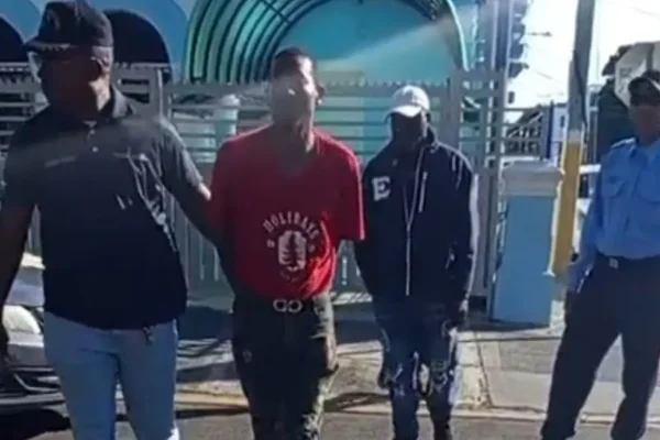 Retiran parqueadores informales avenida Constitución y General Cabral en San Cristóbal