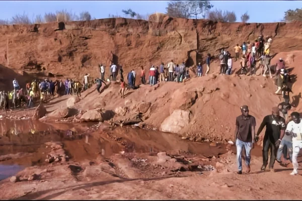 Derrumbe de mina de oro en Kenia deja cuatro mineros muertos, incluido un menor de edad