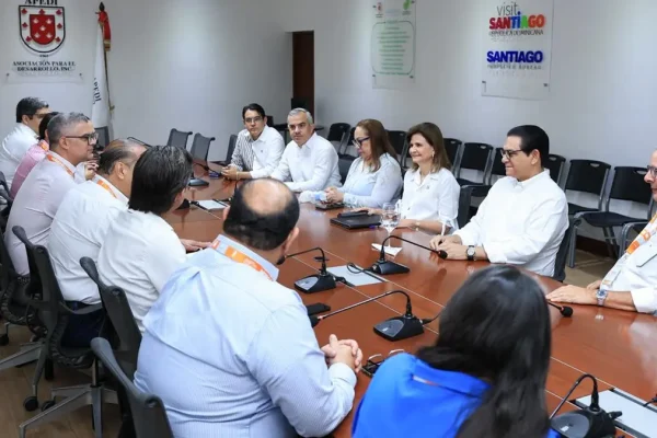 Raquel Peña visita Expo Cibao para apoyar emprendedores locales