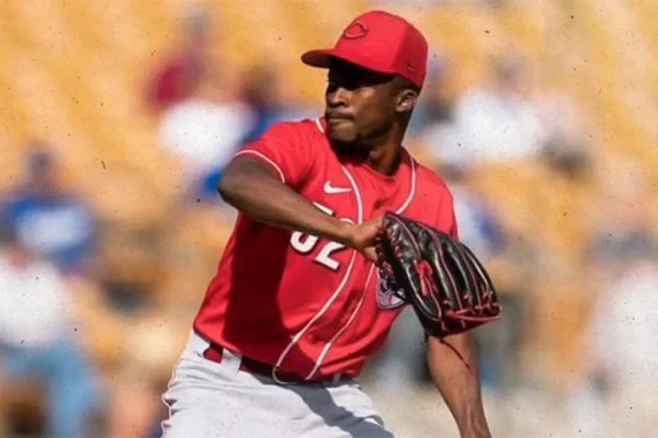 Reiver Sanmartín vestirá la chaqueta del Licey esta temporada