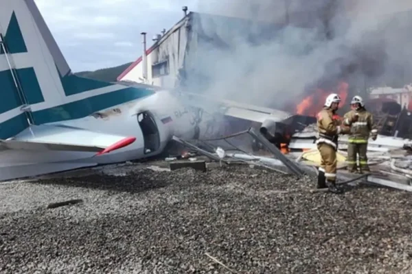 Mueren dos pilotos tras aterrizaje de emergencia de un avión An-2 en Siberia
