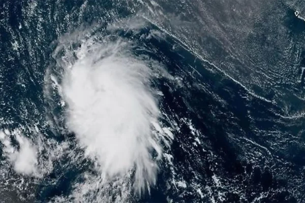 Se forma la tormenta tropical Lorenzo en el Atlántico central