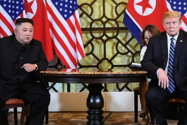 Trump aplaza la reunión con Kim Jong-un, que lanza misiles antes de su llegada a Corea