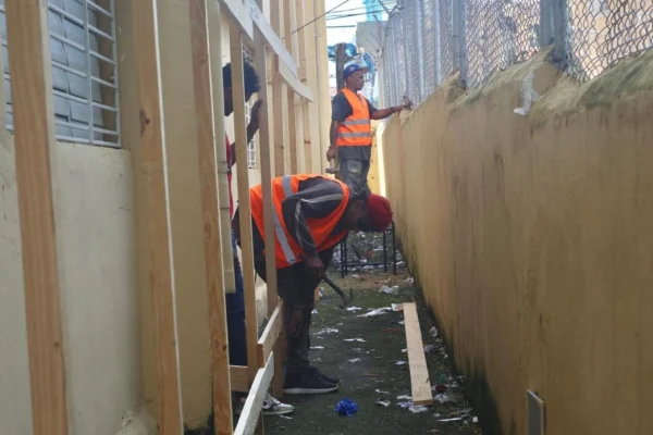 Gobierno rehabilita escuelas afectadas por la tormenta Melissa