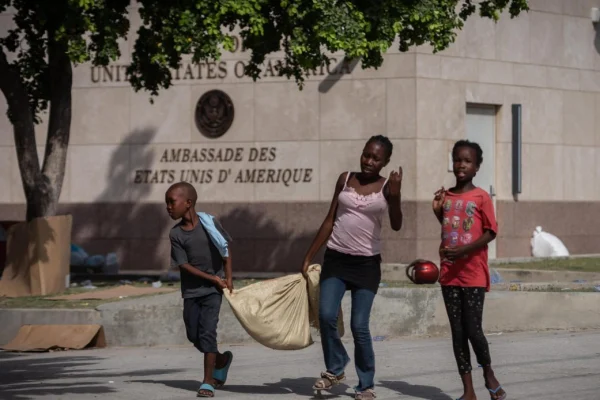 EE.UU. despliega nuevo contingente de marines para reforzar seguridad en su embajada en Haití