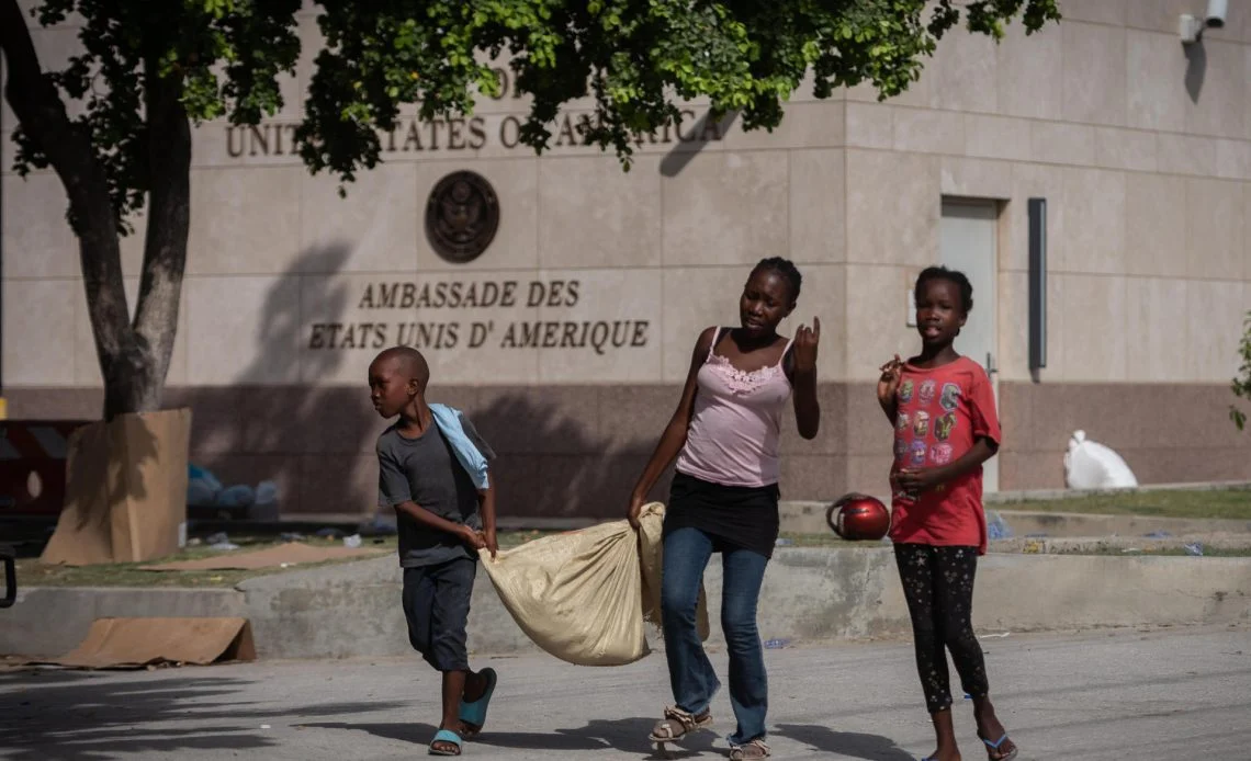 EE.UU. despliega nuevo contingente de marines para reforzar seguridad en su embajada en Haití