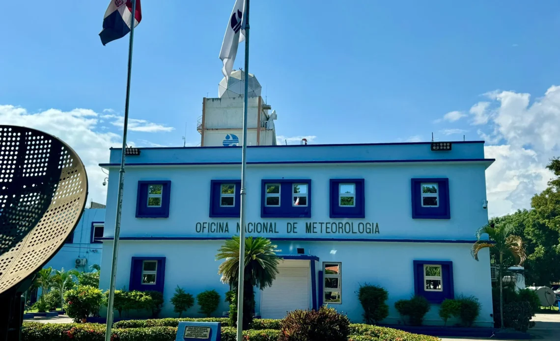 Vaguada ligada a sistema frontal este jueves seguiría mojando a RD, según Indomet