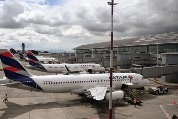 Seis aerolíneas cancelan vuelos a Venezuela tras advertencia de EE.UU. por actividad militar