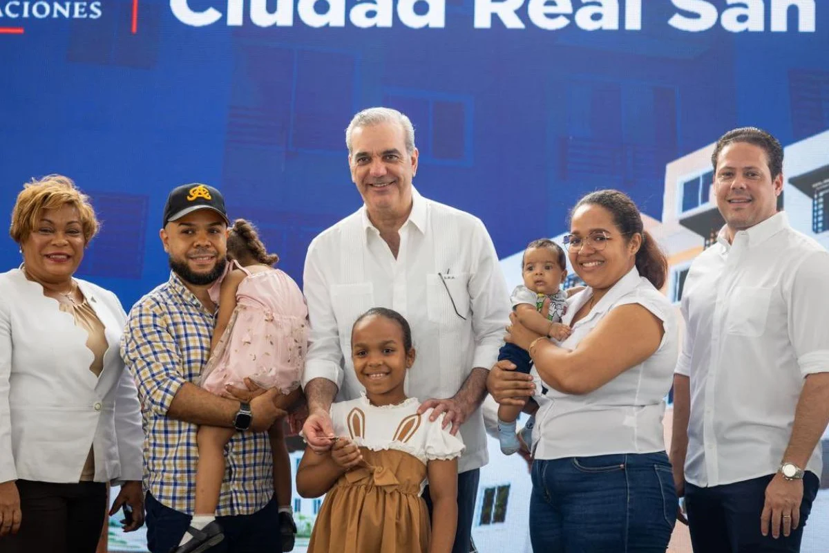 Abinader entrega 360 nuevos apartamentos en Ciudad Real San Luis y eleva a 760 las familias con hogar seguro