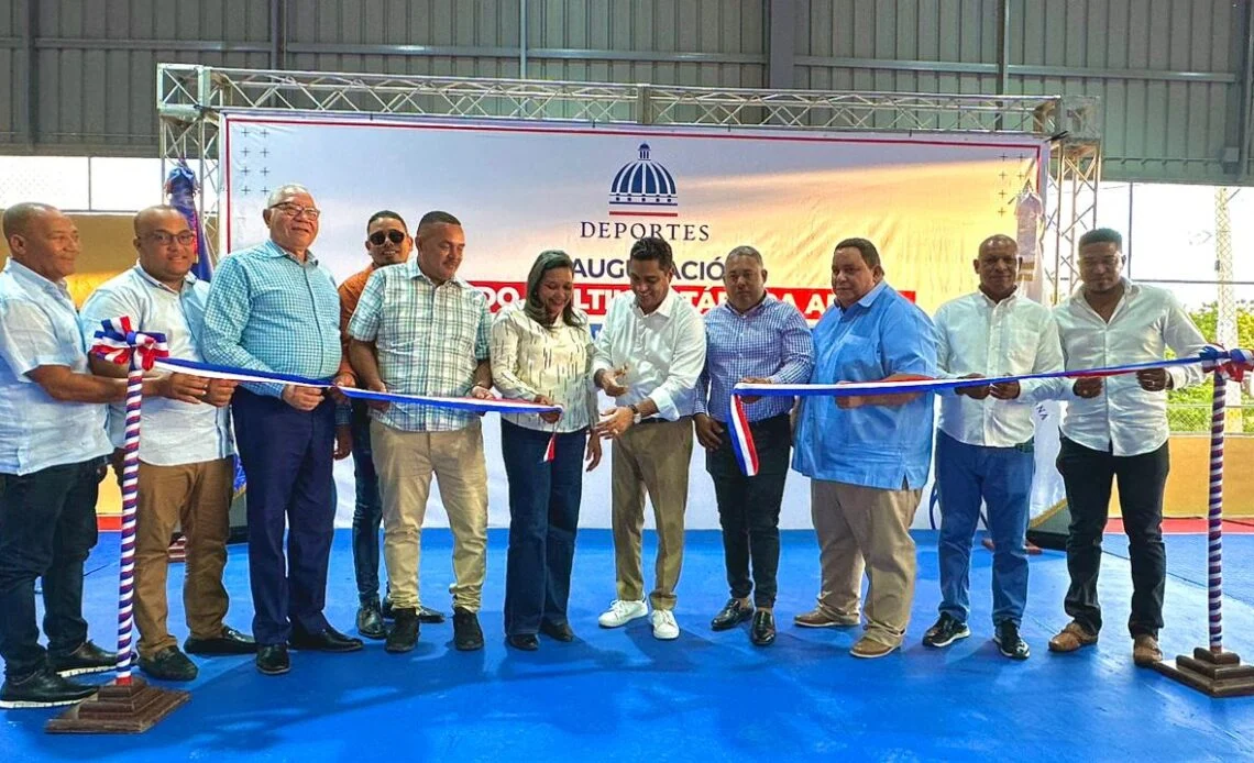 Kelvin Cruz entrega techado multiuso en Tábara Abajo y anuncia otras obras