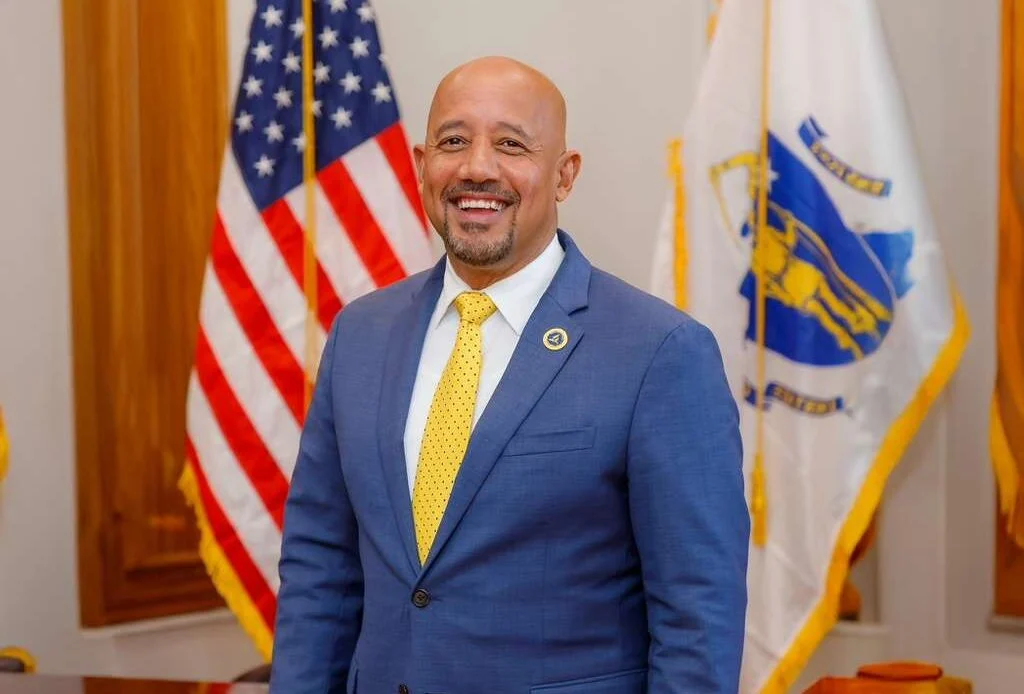 Brian De Peña es reelegido como alcalde de Lawrence