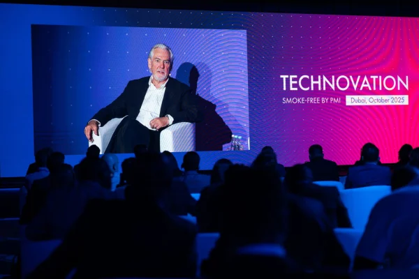 Más de 40 millones de fumadores optan por alternativas libres de humo, informan expertos