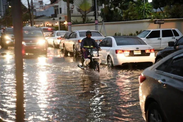 Vaguada volverá a dejar fuertes lluvias esta tarde en el Cibao y el sureste