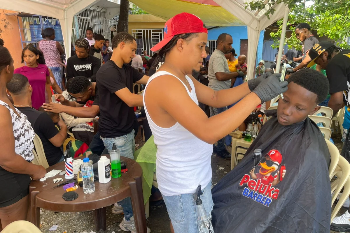 Fundación Puentes de Corazones lleva alegría y apoyo a niños de escasos recursos de Villa Mella