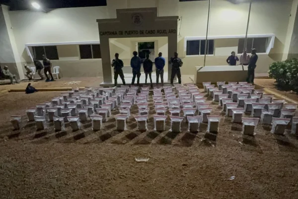 Incautan 806 paquetes de cocaína en apoyo a Operación Lanza Sur