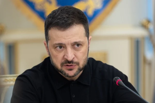 Ucrania se compromete a comprar a Francia 100 cazas Rafale y defensa antiaérea y drones