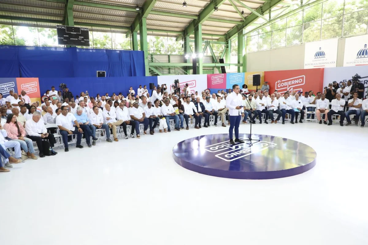 Abinader anuncia soluciones a problemas de alcantarillado, agua potable y electricidad en Higüey
