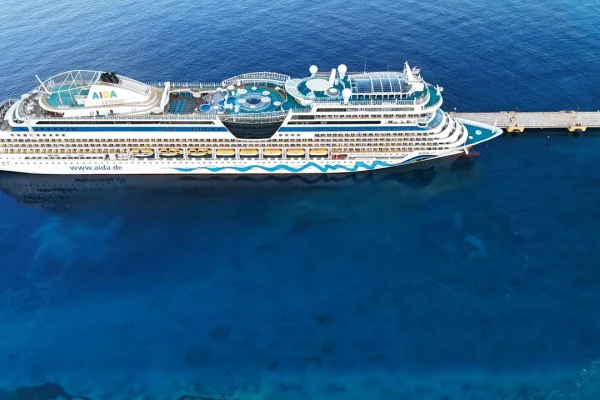 Cabo Rojo recibe por primera vez dos cruceros de manera simultánea