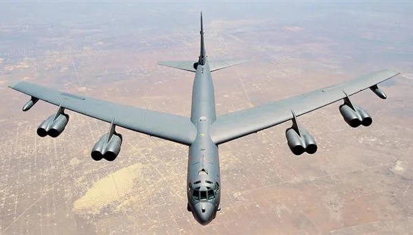 Aviones militares de EE. UU. sobrevolaron las aguas cerca de Venezuela, según web de rastreo