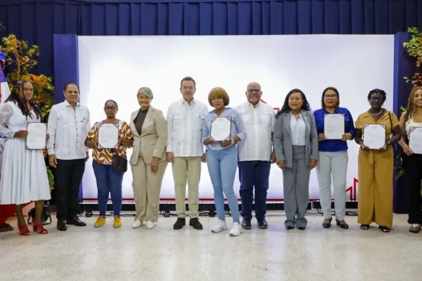 Gobierno entrega RD$1,500 millones en préstamos a microempresarios afectados por tormenta Melissa