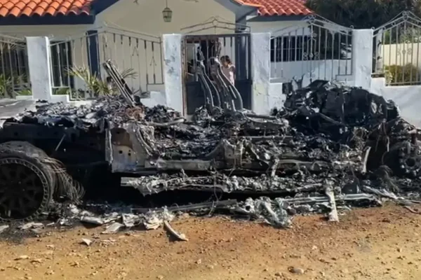 Incendian camioneta de dirigente político Pablo Acosta en Montecristi