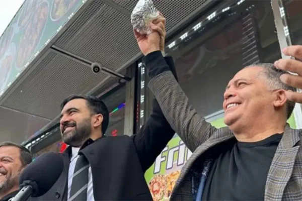 El alcalde electo de NY designa al dominicano Radhamés Rodríguez miembro de su comité de transición