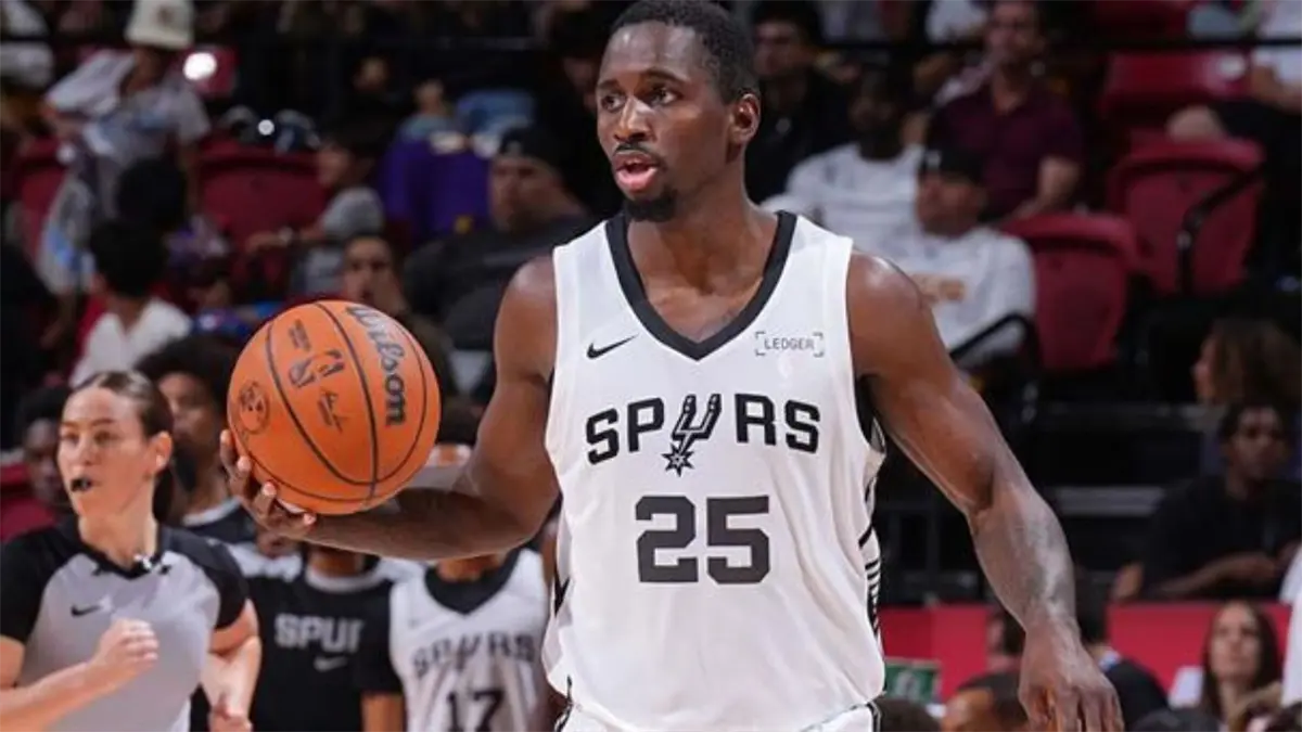 El dominicano David Jones García irrumpe con los Spurs