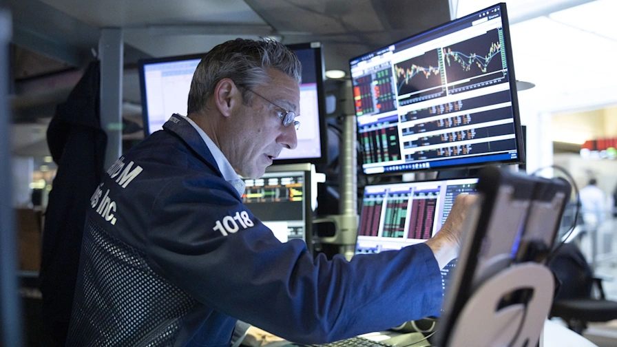 La Bolsa de México gana un 0,38 % en jornada de pérdidas y llega a 62.390,73 unidades