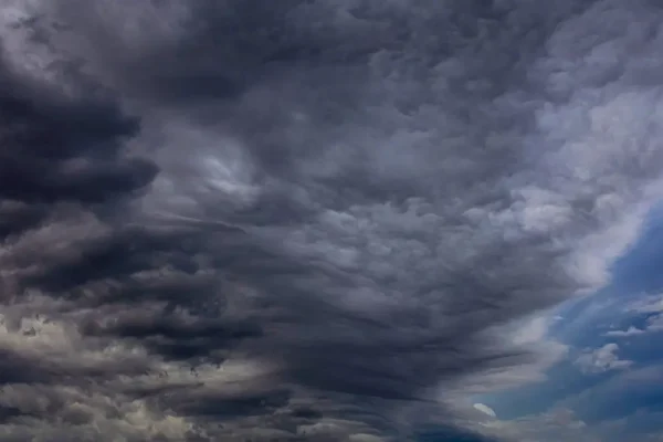 Vaguada provocará aguaceros, tronadas y ráfagas de viento en varias provincias del país