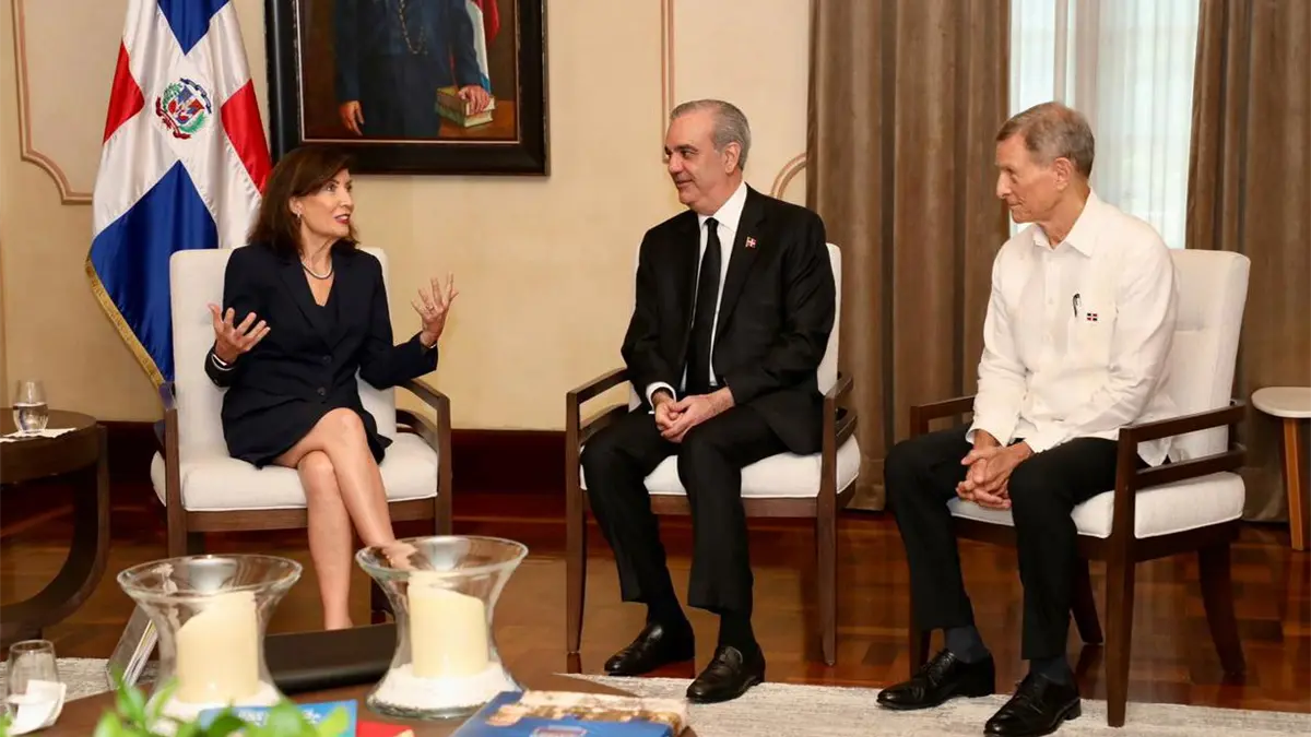Abinader recibe en el Palacio Nacional a la gobernadora del estado de Nueva York, Kathy Hochul