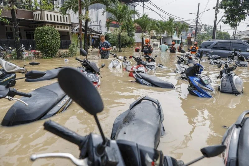 Ascienden a 49 los muertos en Indonesia por inundaciones y corrimientos de tierra