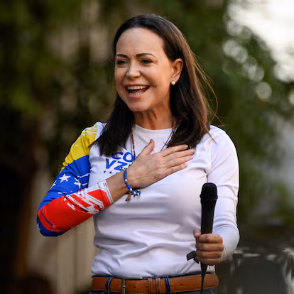 Hija de María Corina Machado recibe el Premio Nobel de la Paz en nombre de su madre