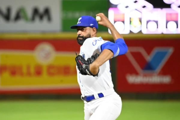 César Valdez asegura que no se retirará aún y lidera victoria del Licey 6-1 sobre los Gigantes