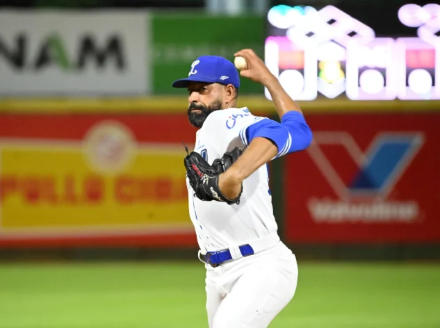César Valdez asegura que no se retirará aún y lidera victoria del Licey 6-1 sobre los Gigantes