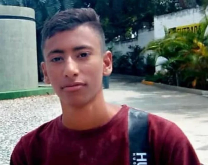 Adolescente es condenado a 6 años de cárcel por llevar ropa de opositor en Venezuela