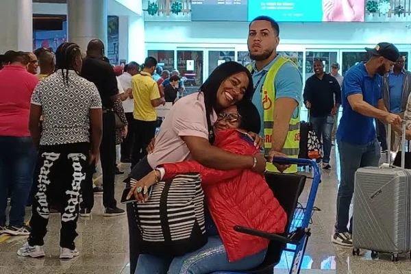 El AILA se llena de fiesta y alegría con la llegada de dominicanos en el exterior