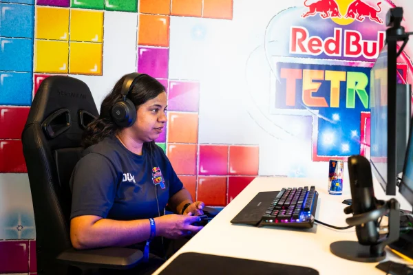 Melina Díaz compite entre los mejores del mundo y culmina su paso en la Final Internacional de Red Bull Tetris en Dubái