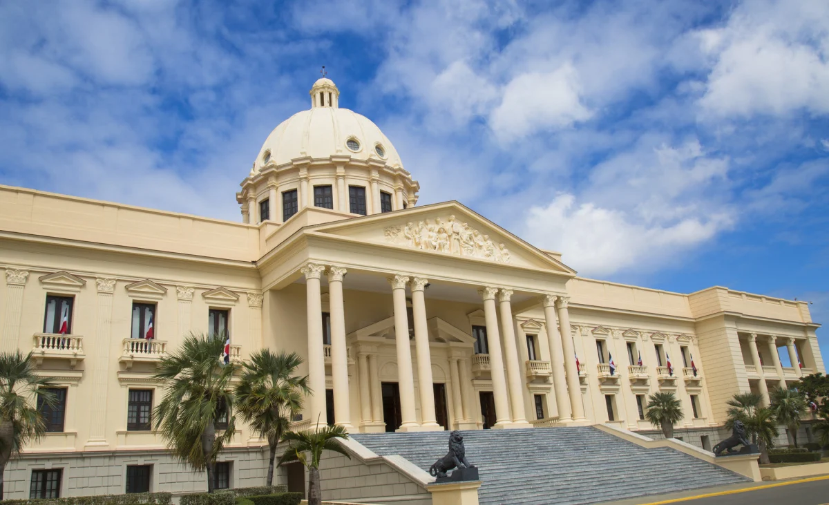 Abinader designa comisión técnica del Consejo del Seguro Nacional de Salud (CoSeNaSa)