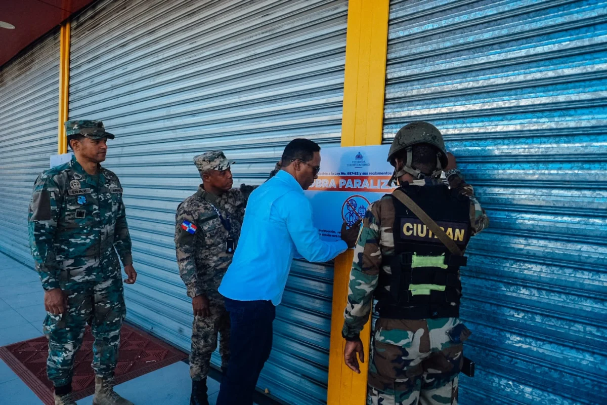 MIVED paraliza operaciones de varias plazas comerciales en Santiago por riesgo de seguridad
