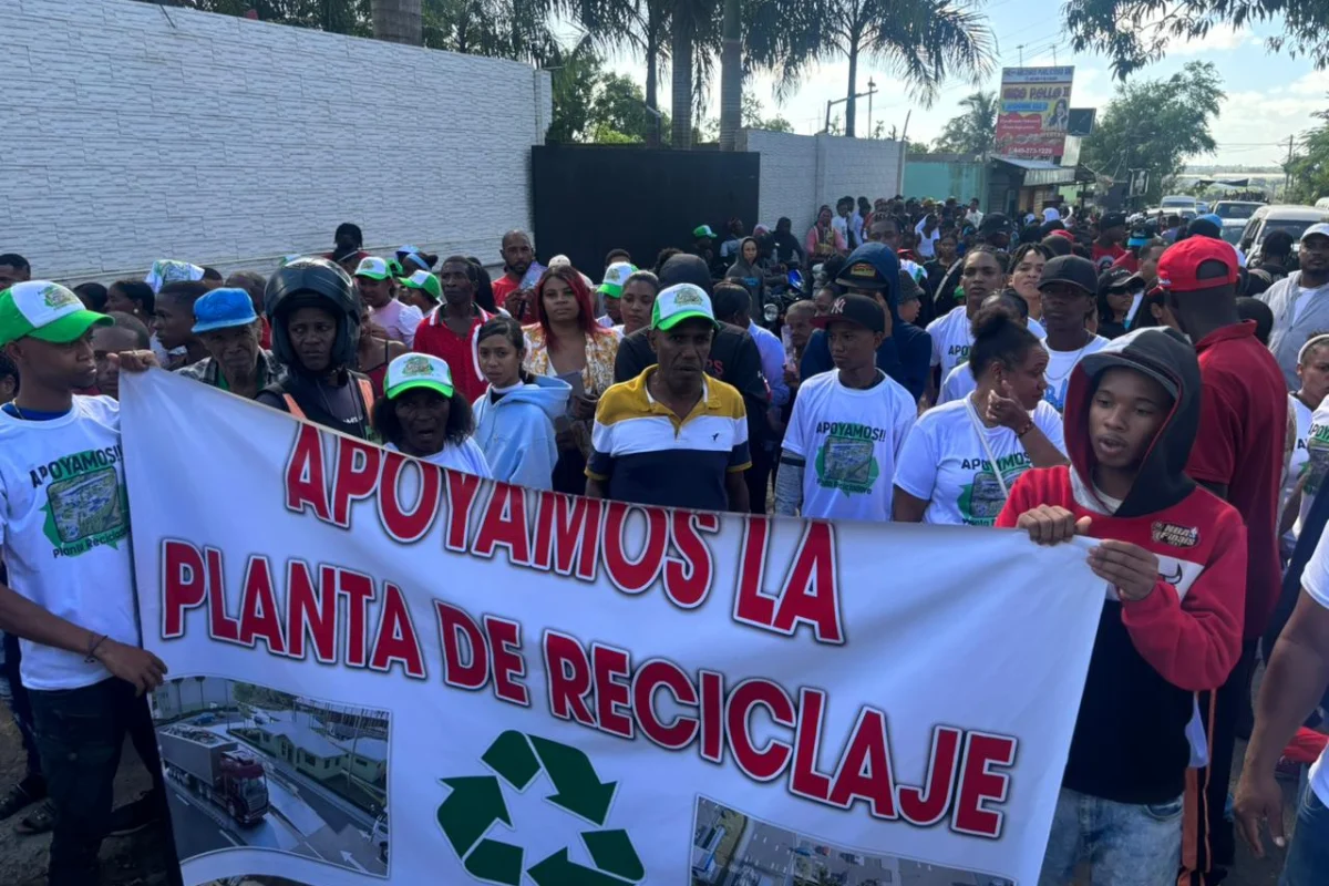 Comunitarios de La Cuaba marchan en apoyo a instalación planta de valorización y reciclaje