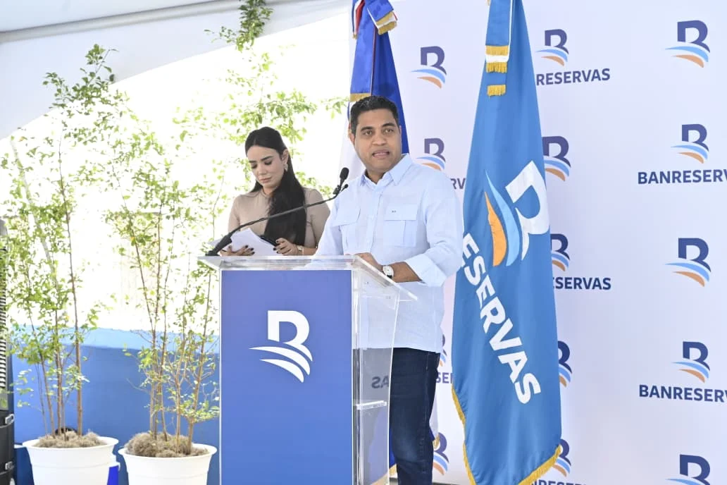 Banreservas remodela emblemática cancha mixta en Villa Consuelo