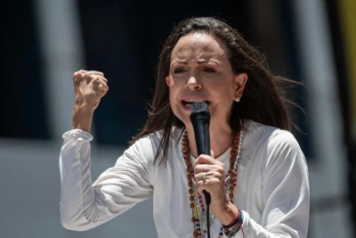 Machado cuestiona el acuerdo petrolero con EE.UU. y Delcy Rodríguez por falta de transparencia