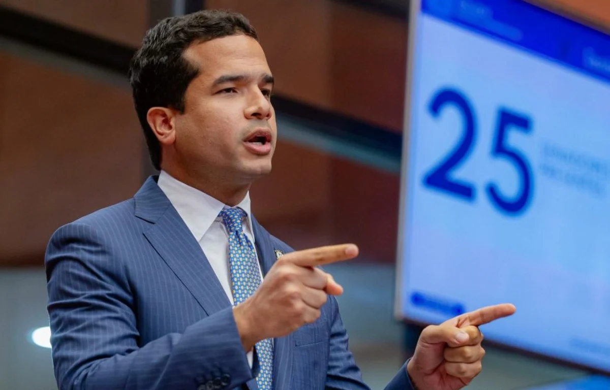 Omar Fernández pide revisión del Presupuesto 2026 por alto gasto corriente y endeudamiento