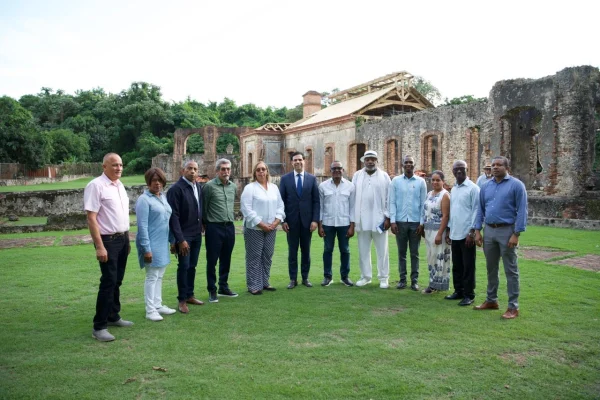 Roberto Ángel Salcedo supervisa la revitalización patrimonial del antiguo ingenio de Nigua