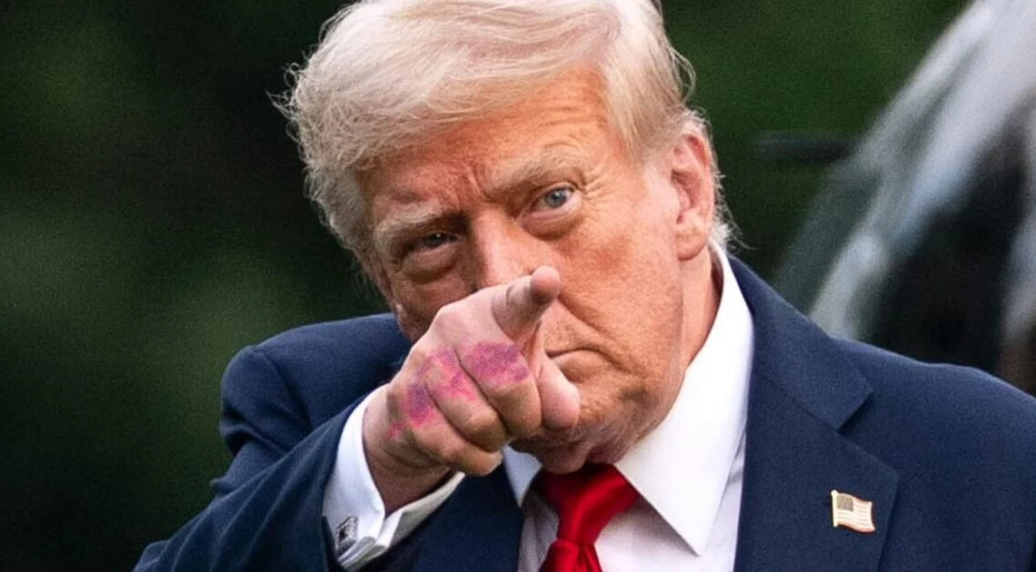 Trump atribuye a la aspirina moretones en sus manos y niega dormirse en público