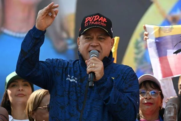 Los ataques contra nuestro país, no pueden ser aplaudidos por nadie, dice Cabello